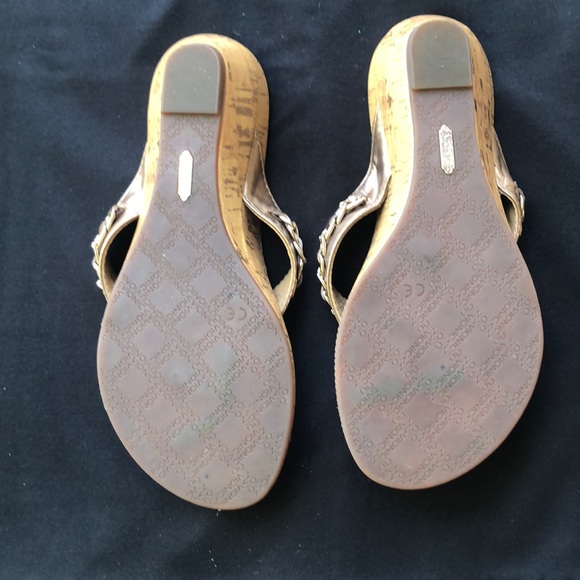 EUC Vionic bronze & gold sandals - Picture 3 of 4